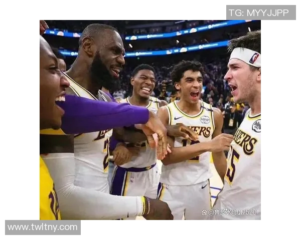 湖人勇士激战首场较量精彩回顾与赛后分析